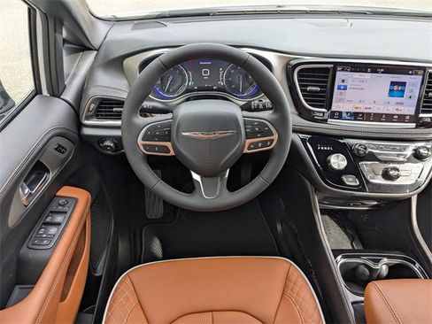 New 2026 Chrysler Pacifica Pinnacle w/ Trailer Tow Group image 16