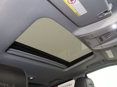 Used 2016 GMC Sierra 2500 Denali w/ Suspension Package, Off-Road AWD/4WD image 11