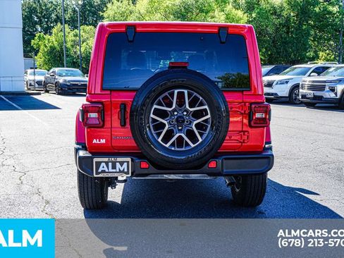 Used 2025 Jeep Wrangler Unlimited Sahara AWD/4WD image 11