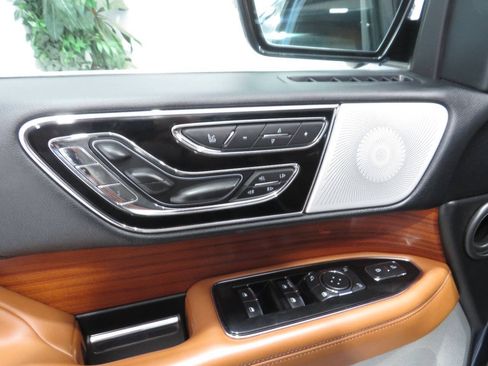 Used 2018 Lincoln Navigator Reserve w/ Technology Package AWD/4WD image 36