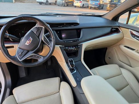 Used 2017 Cadillac XT5 Luxury w/ Driver Awareness Package image 21