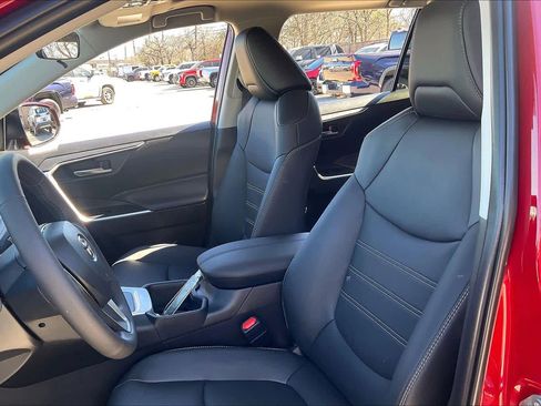 Used 2025 Toyota RAV4 XLE Premium image 6