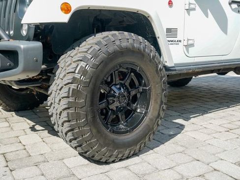 Used 2016 Jeep Wrangler Unlimited Rubicon AWD/4WD image 45