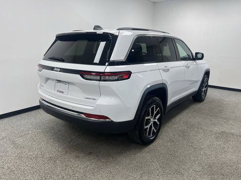 Used 2024 Jeep Grand Cherokee Limited image 19