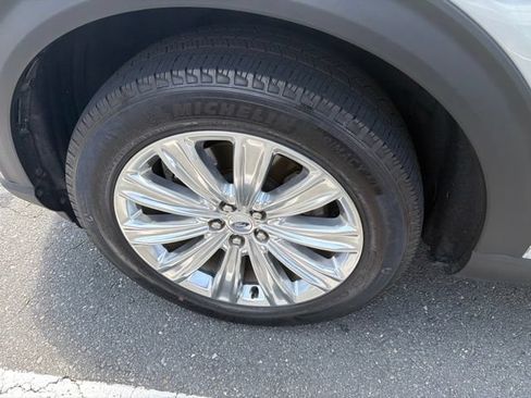 Used 2020 Ford Explorer Limited w/ Hybrid Equipment Group 310A AWD/4WD image 8