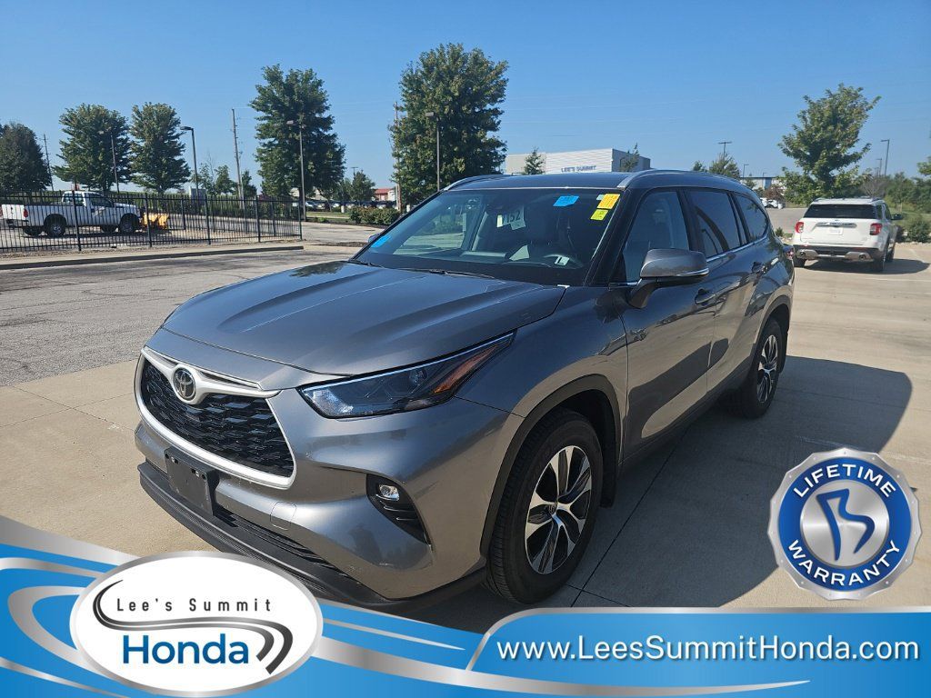 Used 2026 Toyota Highlander XLE AWD/4WD image 1