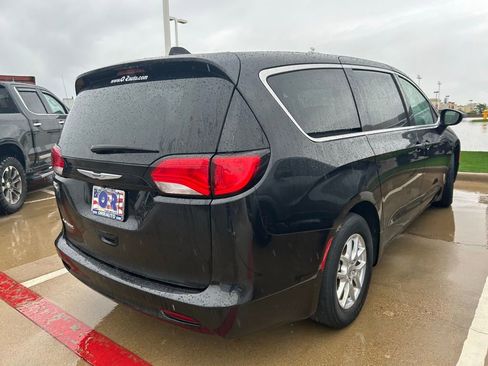 Used 2023 Chrysler Voyager LX image 2