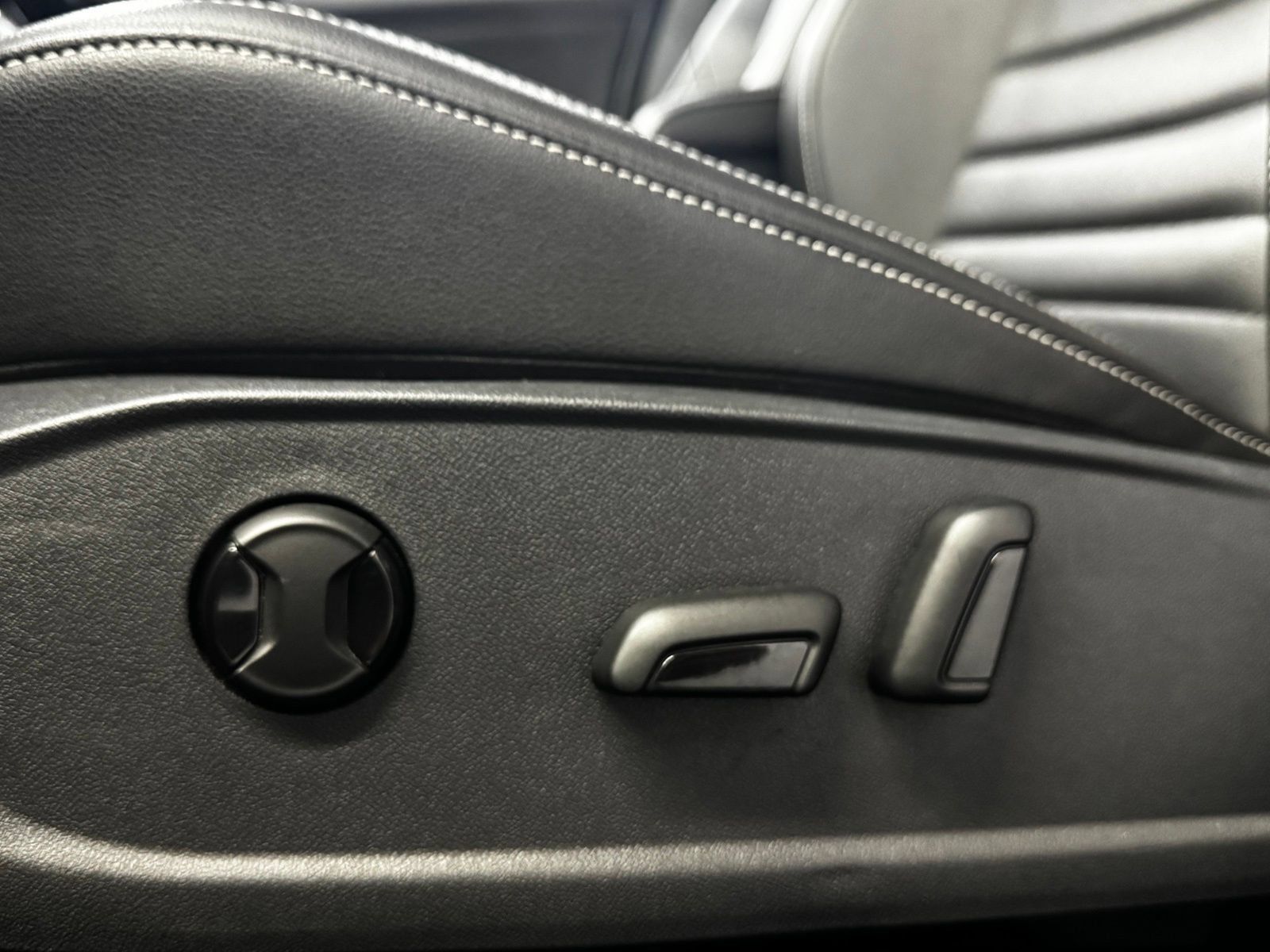 Used 2024 Volkswagen Jetta SE FWD image 25