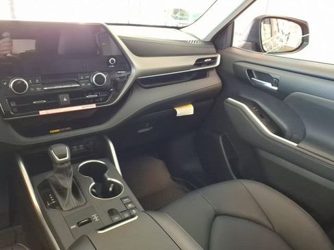 New 2026 Toyota Highlander XLE image 19