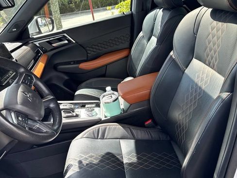 Used 2022 Mitsubishi Outlander SEL FWD image 3