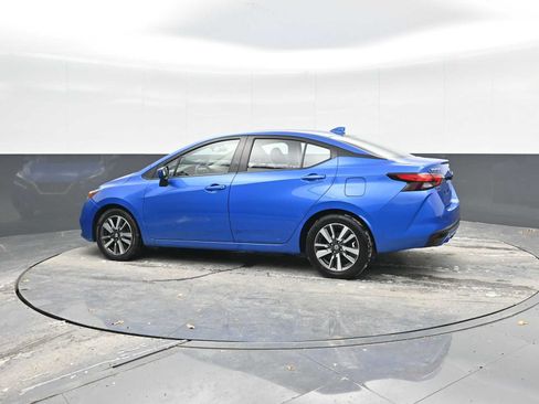 Used 2021 Nissan Versa SV image 2