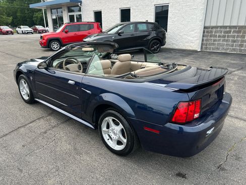 Used 2003 Ford Mustang Convertible RWD image 4