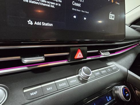 Used 2023 Hyundai Elantra Limited w/ Winter Weather Package FWD image 30