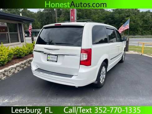 Used 2013 Chrysler Town & Country Touring FWD image 37