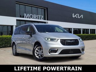 Used 2024 Chrysler Pacifica Touring-L FWD video 1