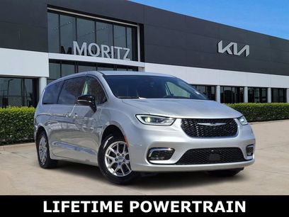 Used 2024 Chrysler Pacifica Touring-L