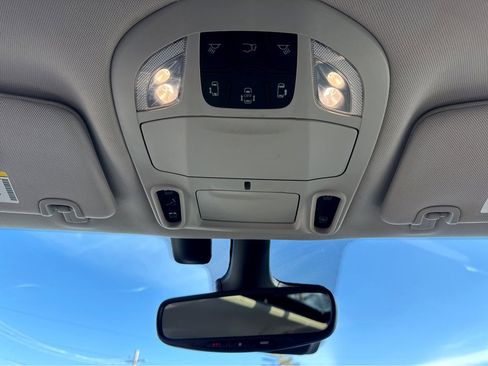 Used 2017 Chrysler Pacifica Limited image 26