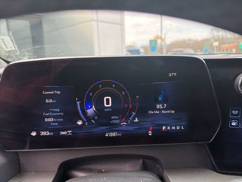 Used 2025 Chevrolet Traverse LT image 22