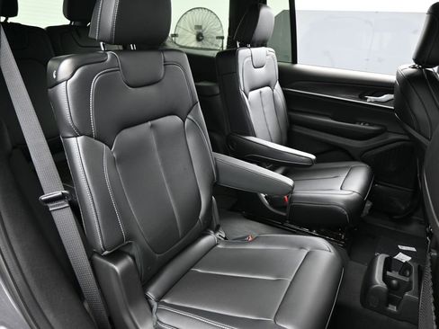 Used 2025 Jeep Grand Cherokee L Limited w/ Black Appearance Package image 40