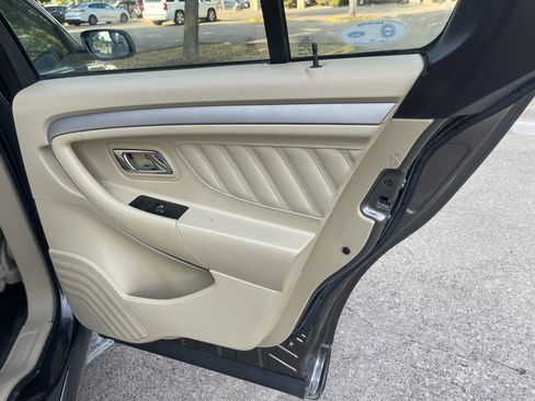 Used 2015 Ford Taurus SE image 16