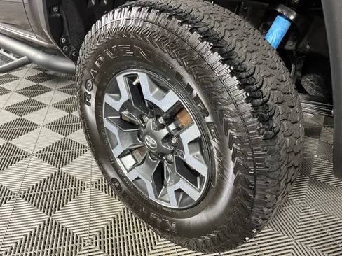 Used 2021 Toyota Tacoma TRD Off-Road w/ Technology Package AWD/4WD image 15