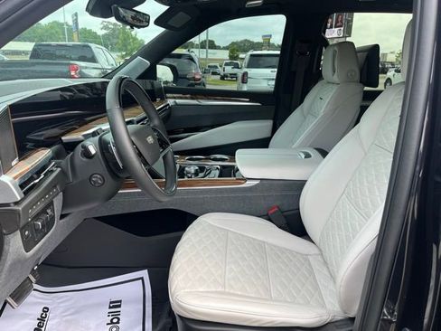 Used 2025 Cadillac Escalade Sport Platinum w/ LPO, ONYX Package AWD/4WD image 6