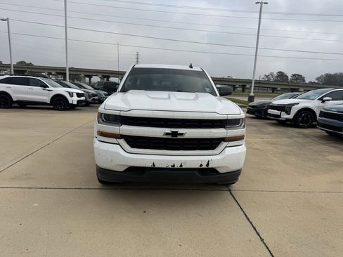 Used 2018 Chevrolet Silverado 1500 Custom w/ Custom Convenience Package image 6