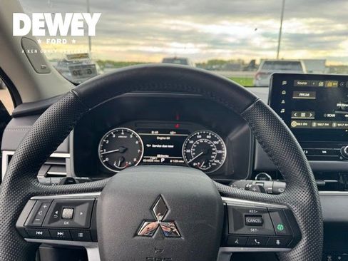 Used 2025 Mitsubishi Outlander SE AWD/4WD image 16