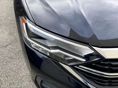 Certified 2024 Volkswagen Jetta SE w/ Panoramic Sunroof Package image 27