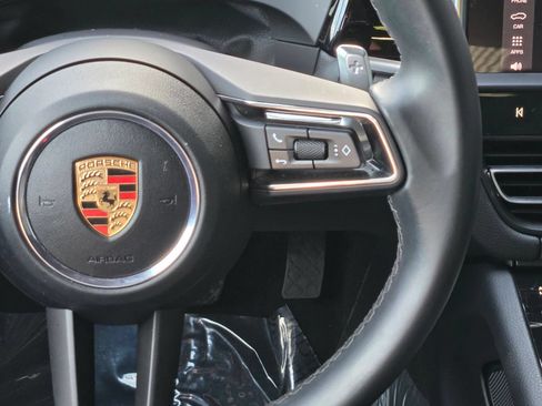Certified 2025 Porsche Macan AWD/4WD image 17
