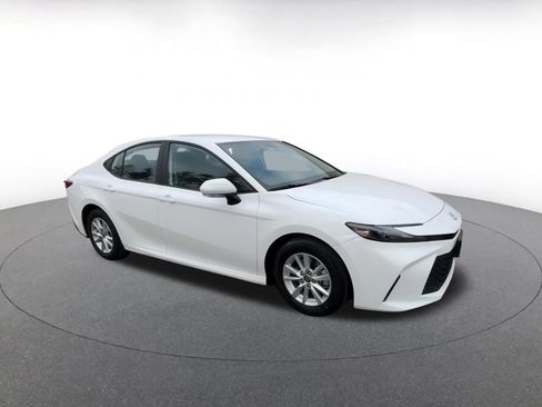 Used 2025 Toyota Camry LE image 2