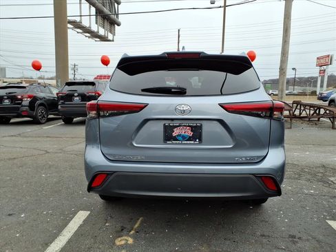 Certified 2023 Toyota Highlander XLE image 5