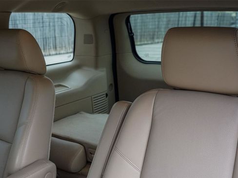 Used 2011 Chevrolet Tahoe LTZ RWD image 23