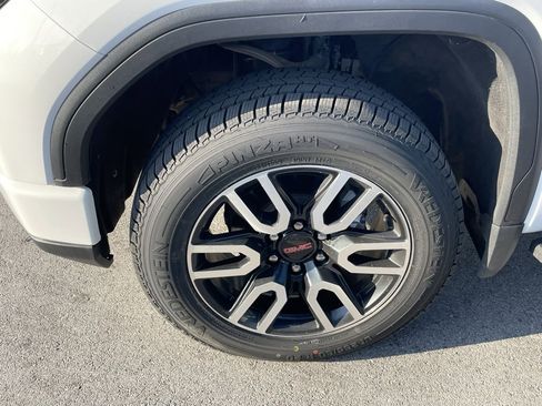 Used 2024 GMC Sierra 1500 AT4 w/ Technology Package image 32