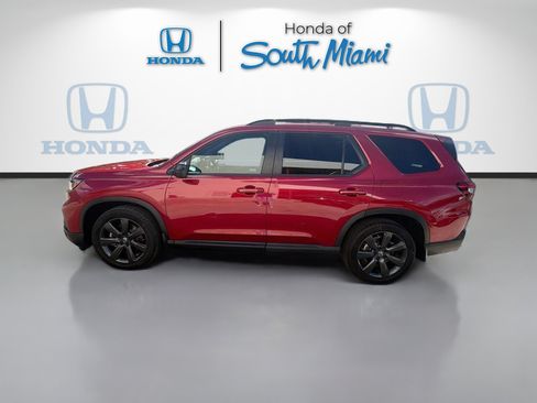 Used 2025 Honda Pilot Sport image 4