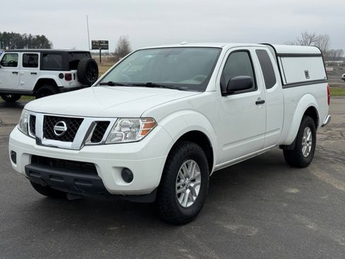 Used 2016 Nissan Frontier SV image 4