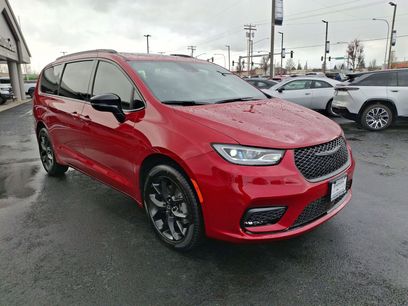 New 2026 Chrysler Pacifica Limited w/ S Appearance Package