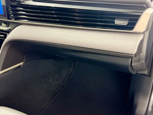 Used 2025 Toyota Camry SE FWD image 34