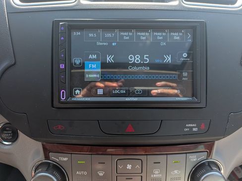 Used 2012 Toyota Highlander Limited w/ Tow Pkg FWD image 19