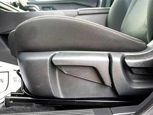 Used 2025 Nissan Rogue S image 12