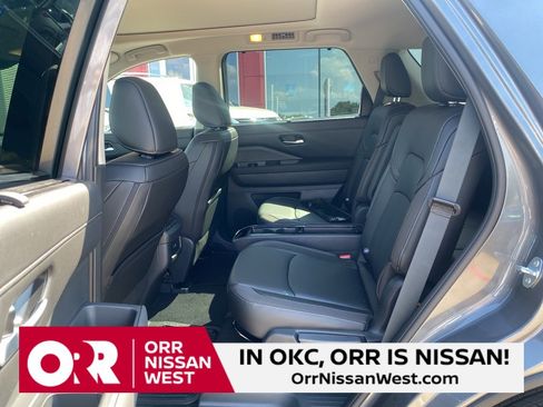 New 2025 Nissan Pathfinder SL w/ SL Premium Package image 15