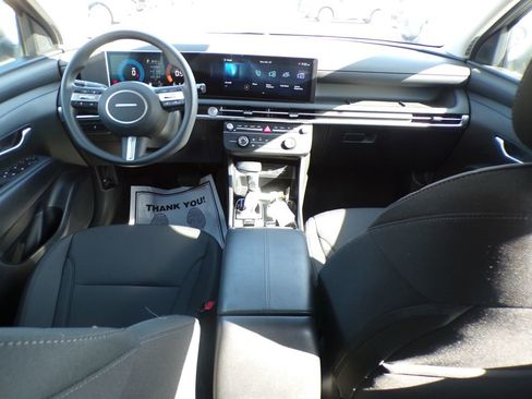 Used 2025 Hyundai Tucson SE image 10