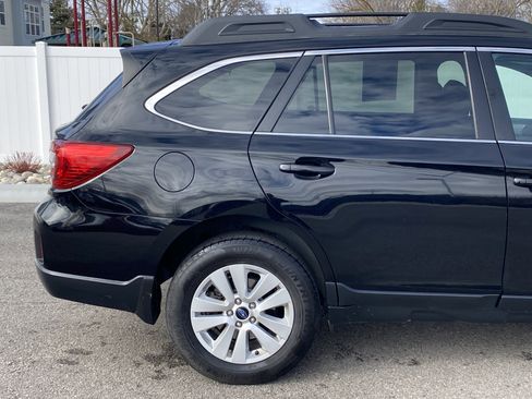 Used 2017 Subaru Outback 2.5i Premium image 4