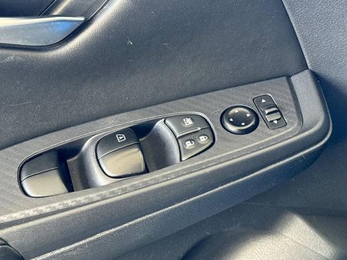 Used 2025 Nissan Sentra SV FWD image 14