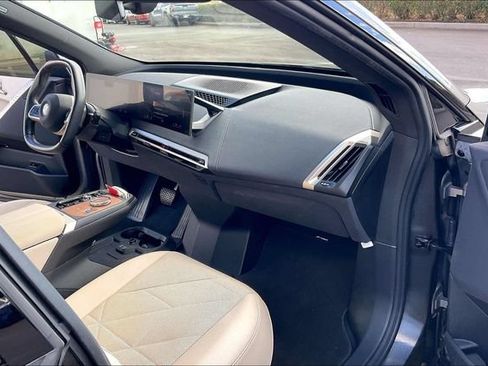 Used 2023 BMW iX xDrive50 w/ Ultimate Package 2 AWD/4WD image 15