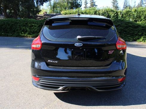 Used 2018 Ford Focus ST FWD image 11