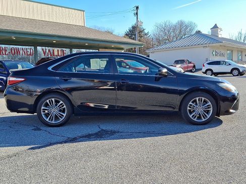 Used 2015 Toyota Camry LE image 5