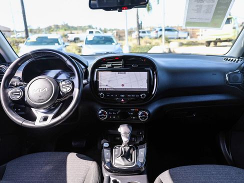 Used 2023 Kia Soul EX image 2