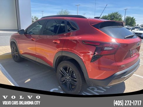 Used 2024 Chevrolet Trax ACTIV w/ Driver Confidence Package FWD image 2