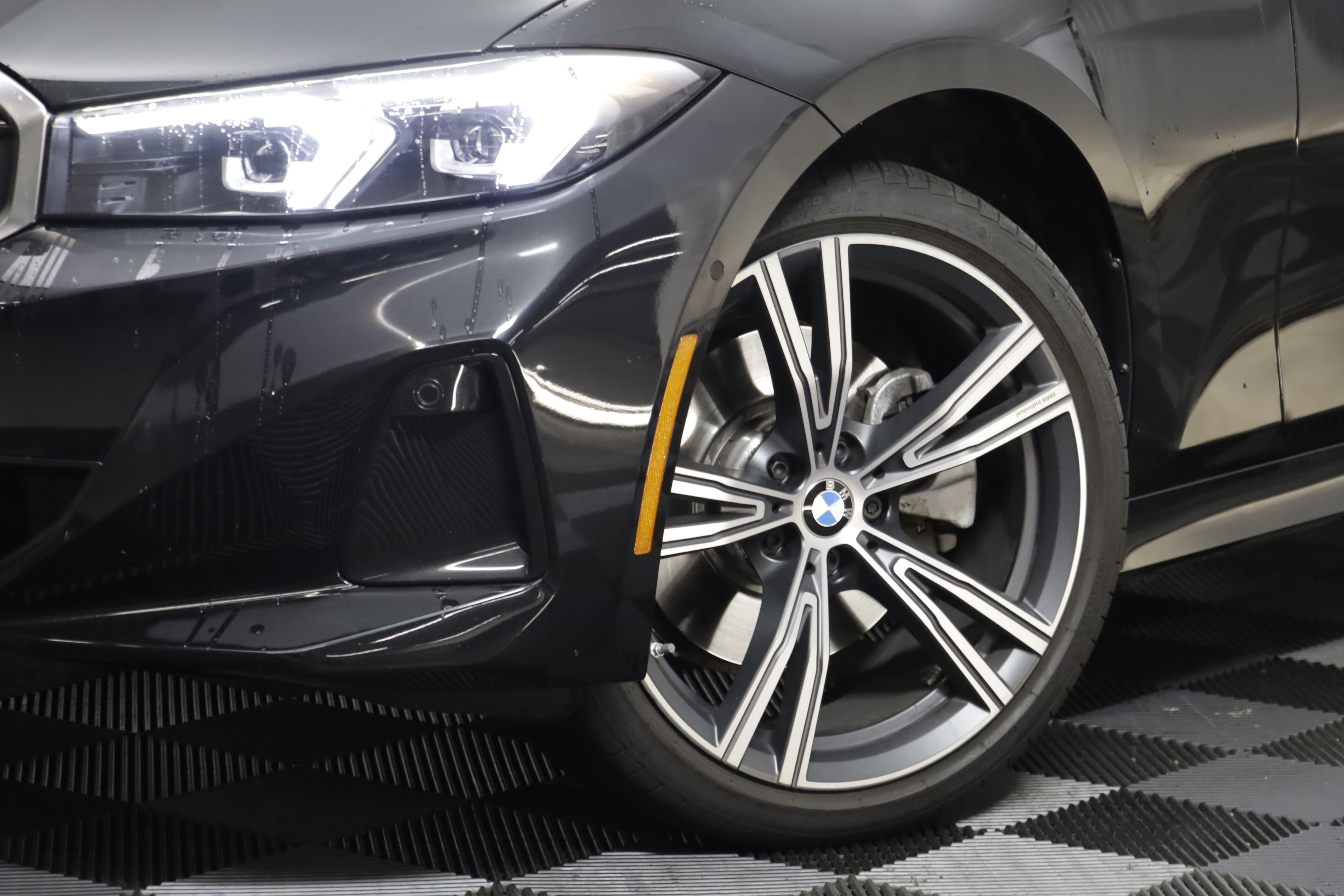 Used 2024 BMW 330i xDrive Sedan w/ Premium Package AWD/4WD image 3